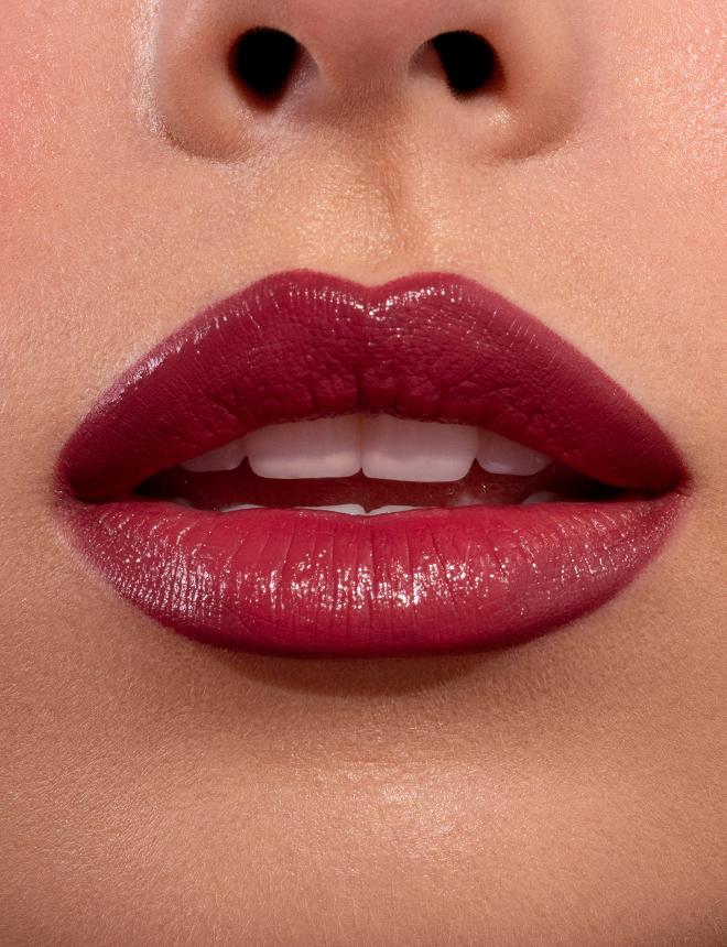 Lip Makeup - Lip Gloss, Lip Liner and Lipstick
